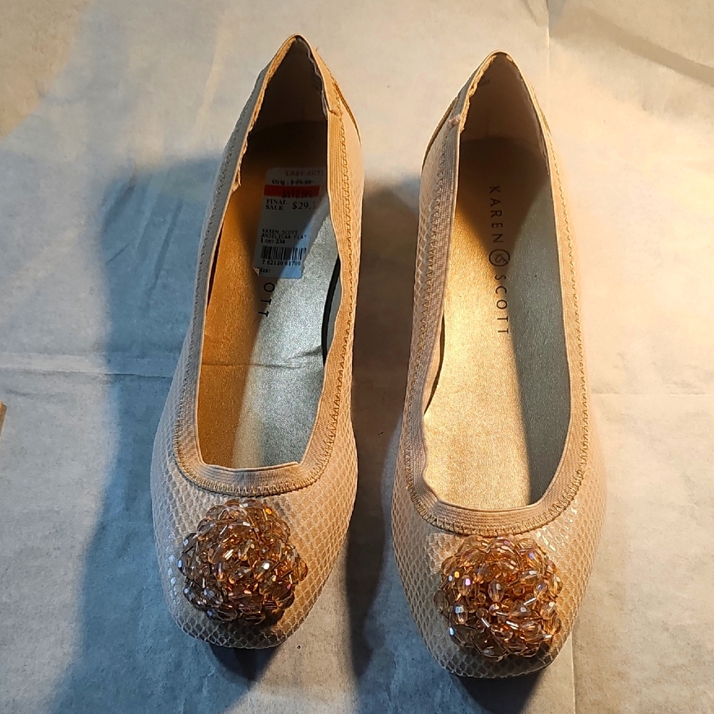 Karen Scott Women's Beige Pumps